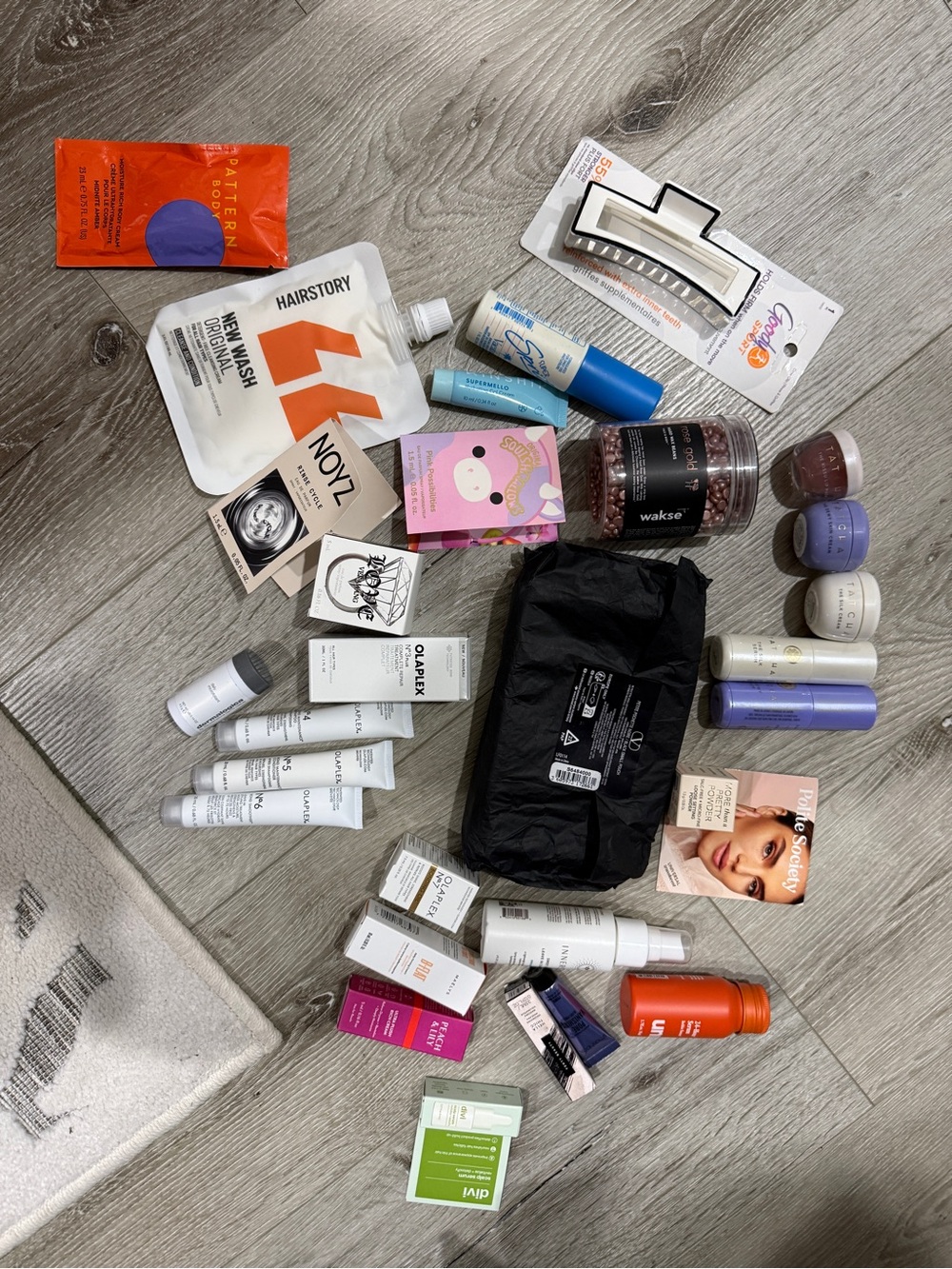 Beauty Bundle Tatcha, Valentino, Fenty, Olaplex etc. - Picture 3 of 3